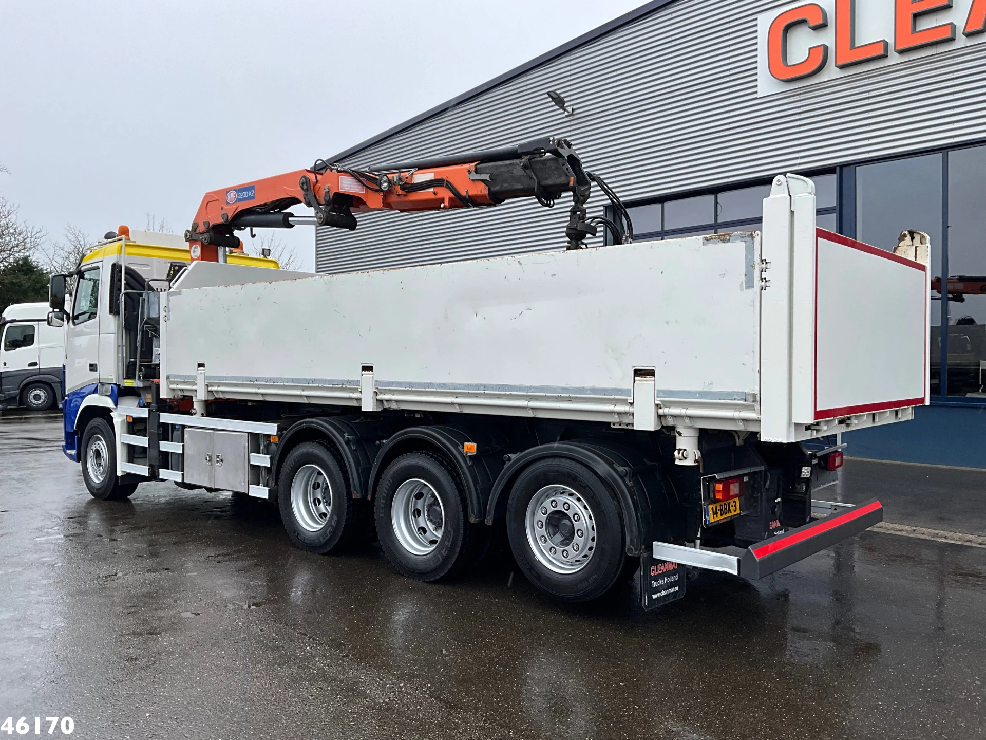 Volvo FH 2012 - 420 8x4 HMF 22 Tonmeter laadkraan image 3