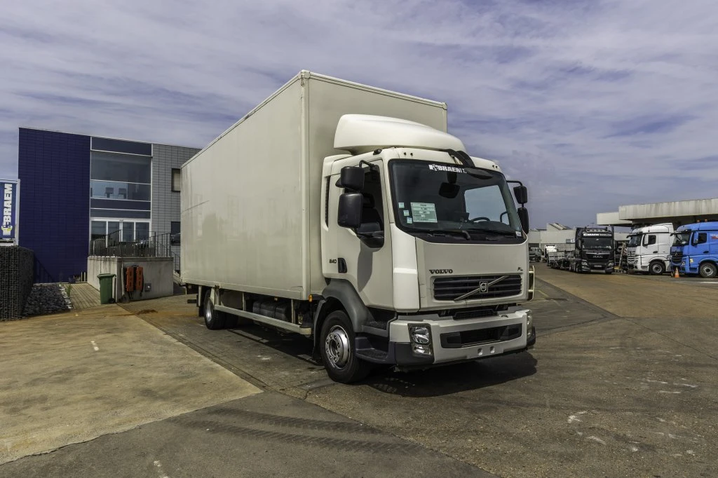 Volvo 240 2010 - FL (12T.) + DHOLLANDIA 2T. afbeelding 3