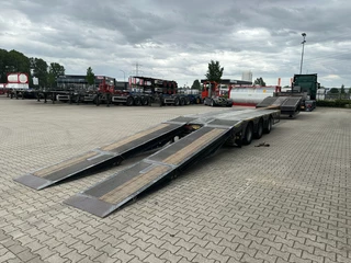 Broshuis N/A 2017 - 3ABSD Lowloader 3-axle / GVW: 59.000kg / Neck: 23.000kg / hydraulic steering + ramps + loading table / 4.60m extendable / winch / liftaxle image 12