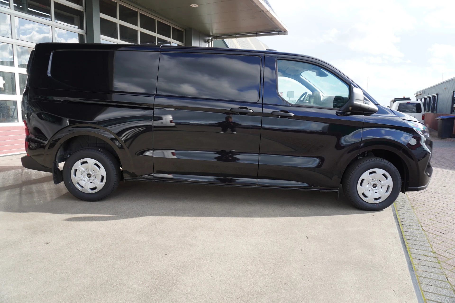 Ford Transit Custom 2024 - 320L 2.0 TDCI 136PK L2H1 Trend Achterklep Schuifdeur L / R obrázek 3