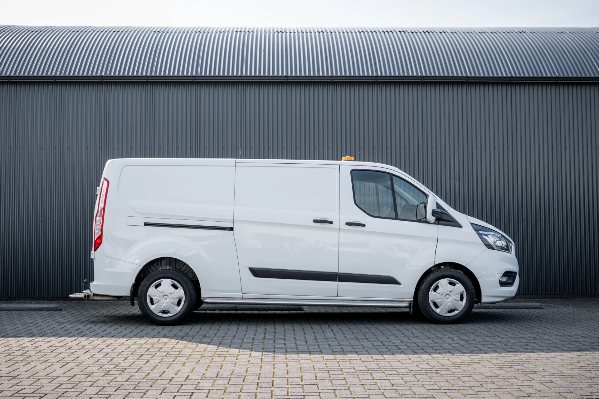 Ford Transit Custom 2020 - 2.0 EcoBlue L2H1 | 130PK | Volledig Ingericht | LED | Cruise | PDC | Airco | Trekhaak zdjęcie 6