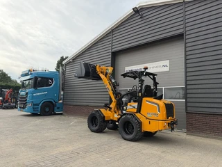 Giant G2700 X-TRA HD+ minishovel GEEL (veel opties: tandempomp, hefvering, pro inching enz) 2026 afbeelding 3 miniatuur