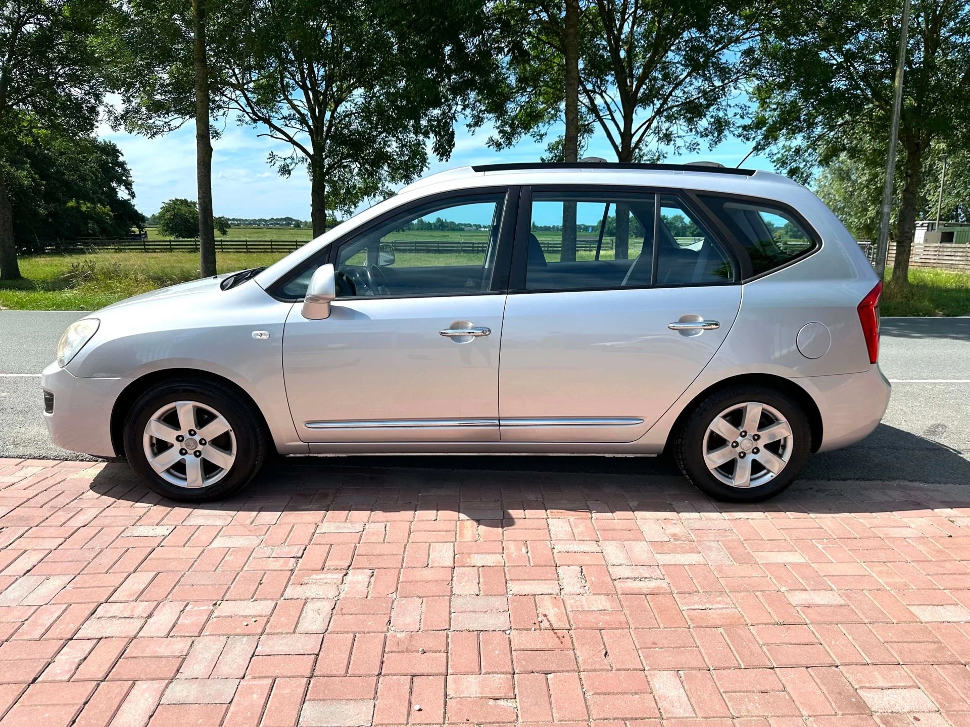 Kia Carens 2007 - 2.0 CVVT X-ecutive Automaat 144 PK Benzine afbeelding 2