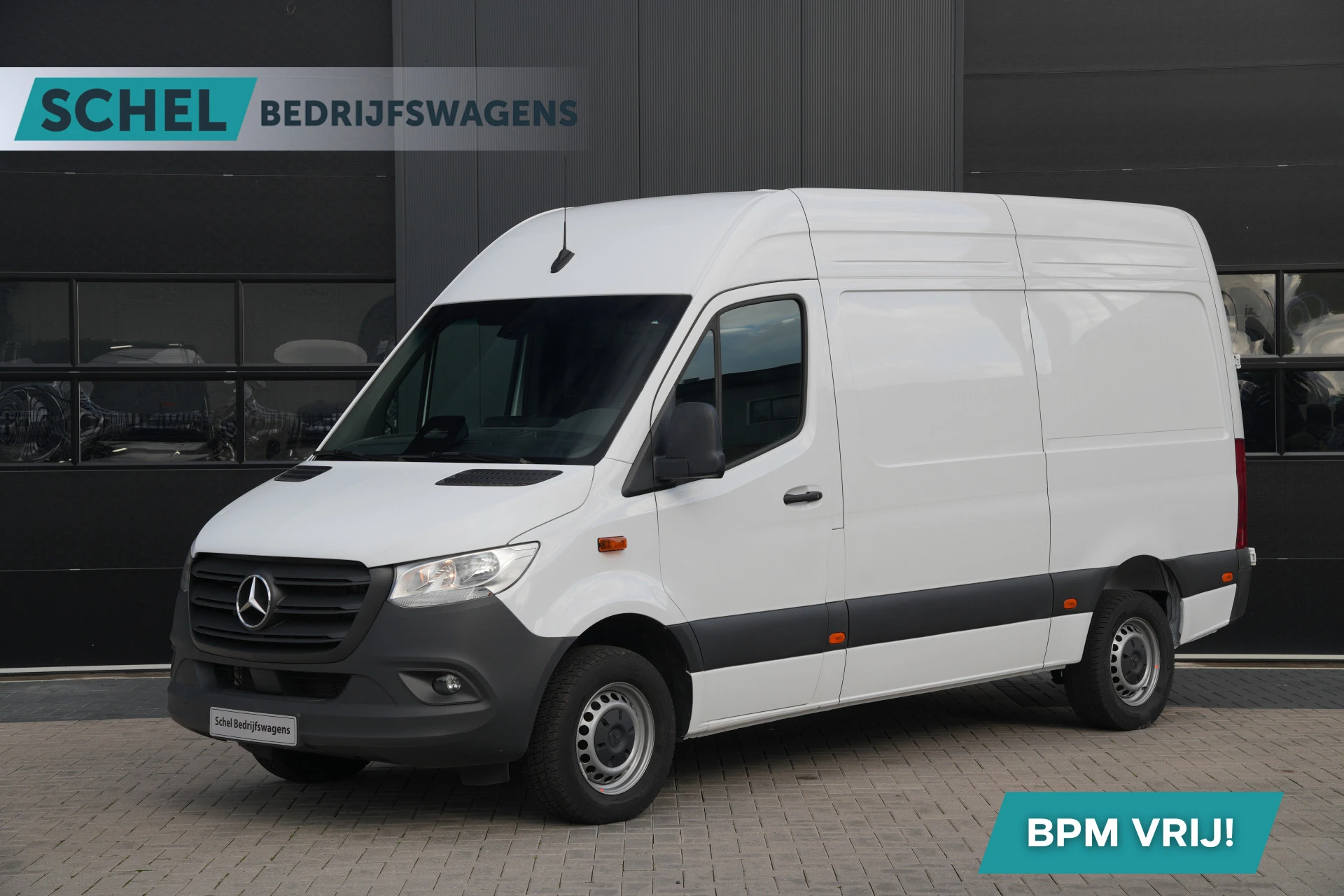 Mercedes-Benz Sprinter 2024 - 317 1.9 CDI L2H2 Pro RWD 170pk - Camera - Stoelverwarming - Blindspot - Geveerde Stoel - Cruise - MBUX 10'' - Rijklaar afbeelding 1