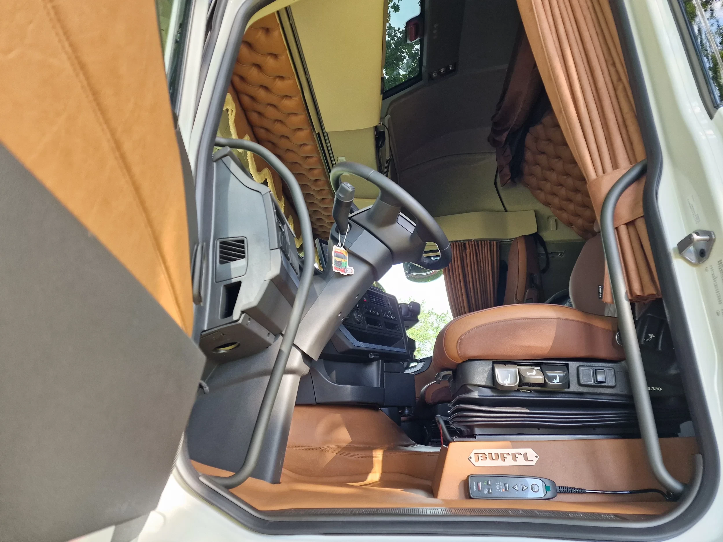 Volvo FH 2026 - 540 Aero Globetrotter XL 4x2 - New - Full spec - Show Truck - BUFFL interior - Retarder - I parkcool - Full air immagine 10