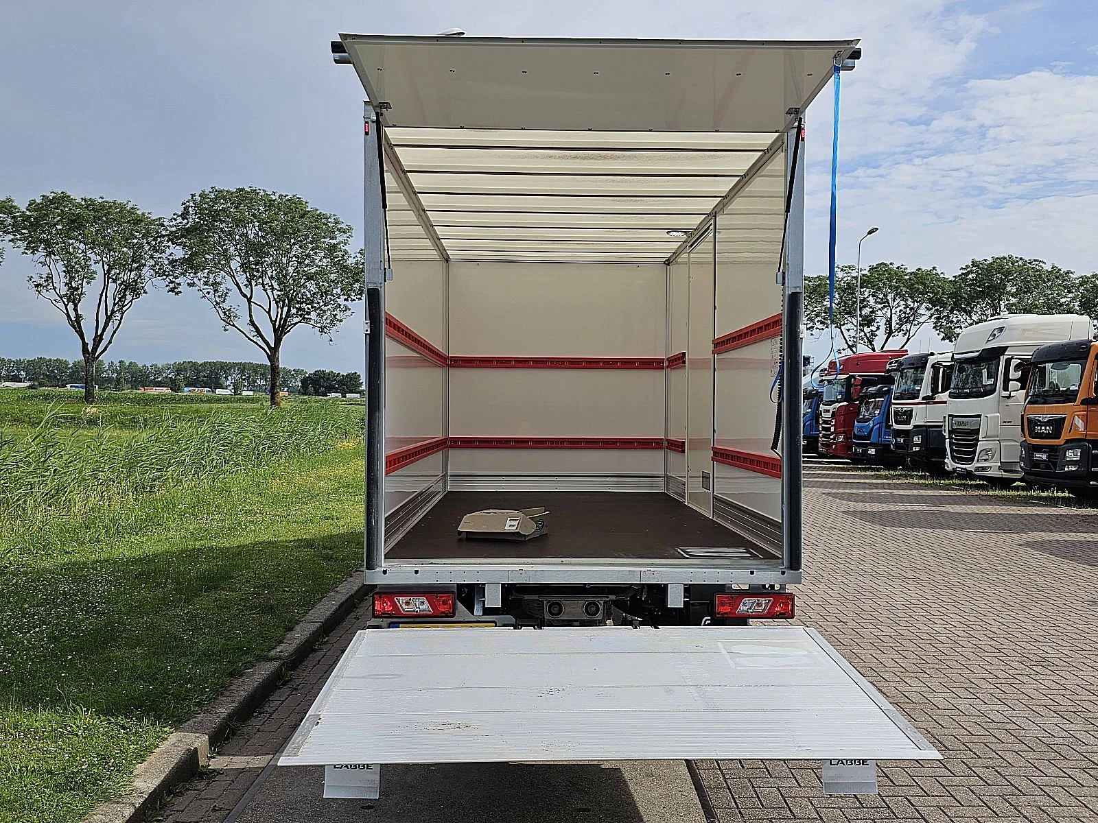 Ford E-Transit 2025 изображение 14