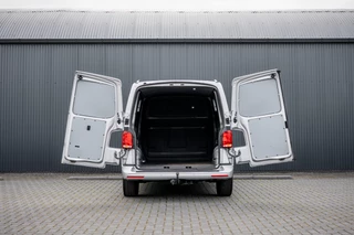 Volkswagen Transporter 2021 - T6.1 Bulli 2.0 TDI L1H1 | Virtual cockpit | Automaat | 150 PK | 3-Zits | 1e Eigenaar | LED | Camera | Carplay | PDC | Zijschuifdeur R+L | Trekhaak image 10