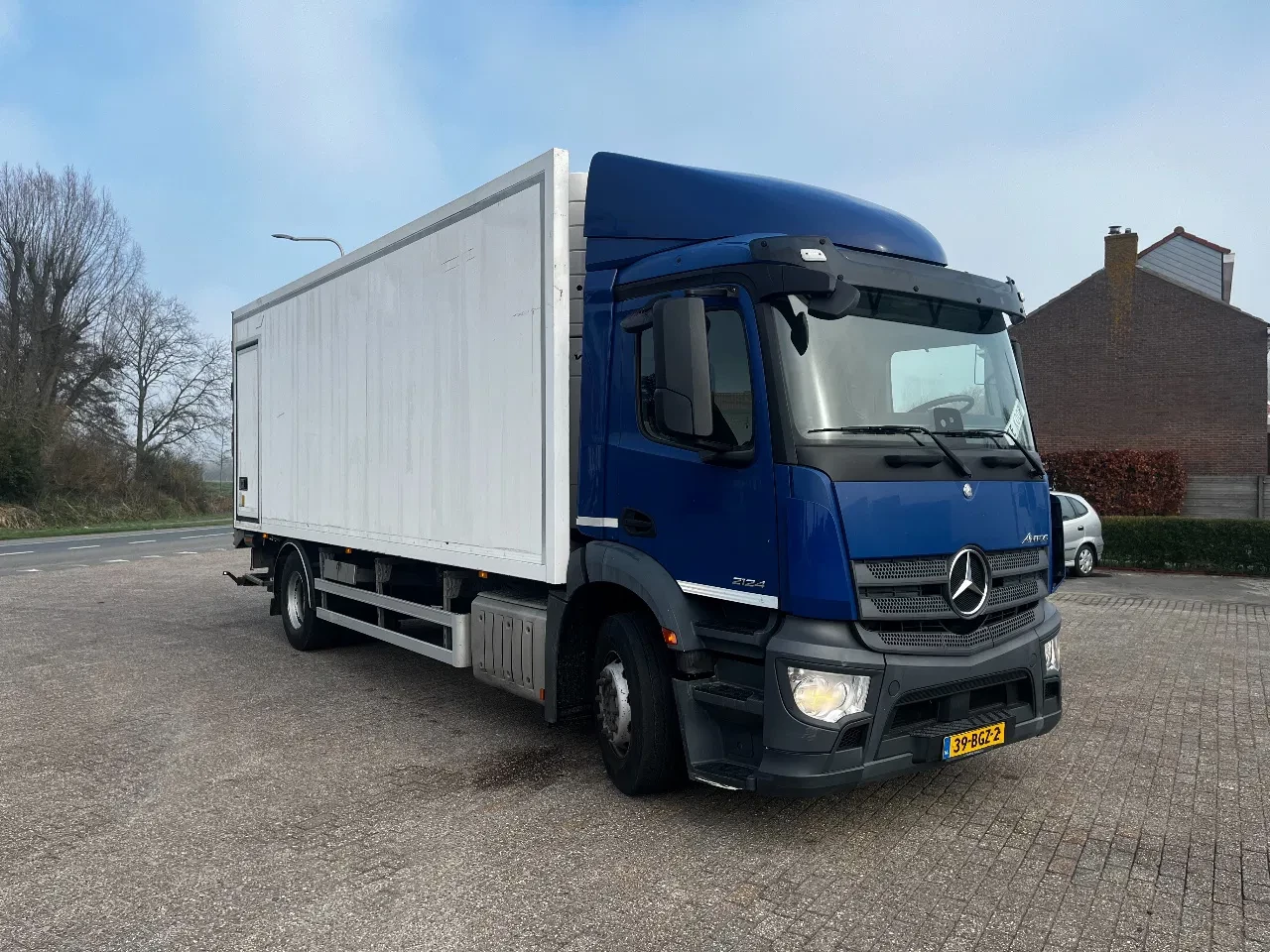 Mercedes-Benz Antos 2016 - Refrigerated Box | Tail Lift | Low mileage | 2016 image 4