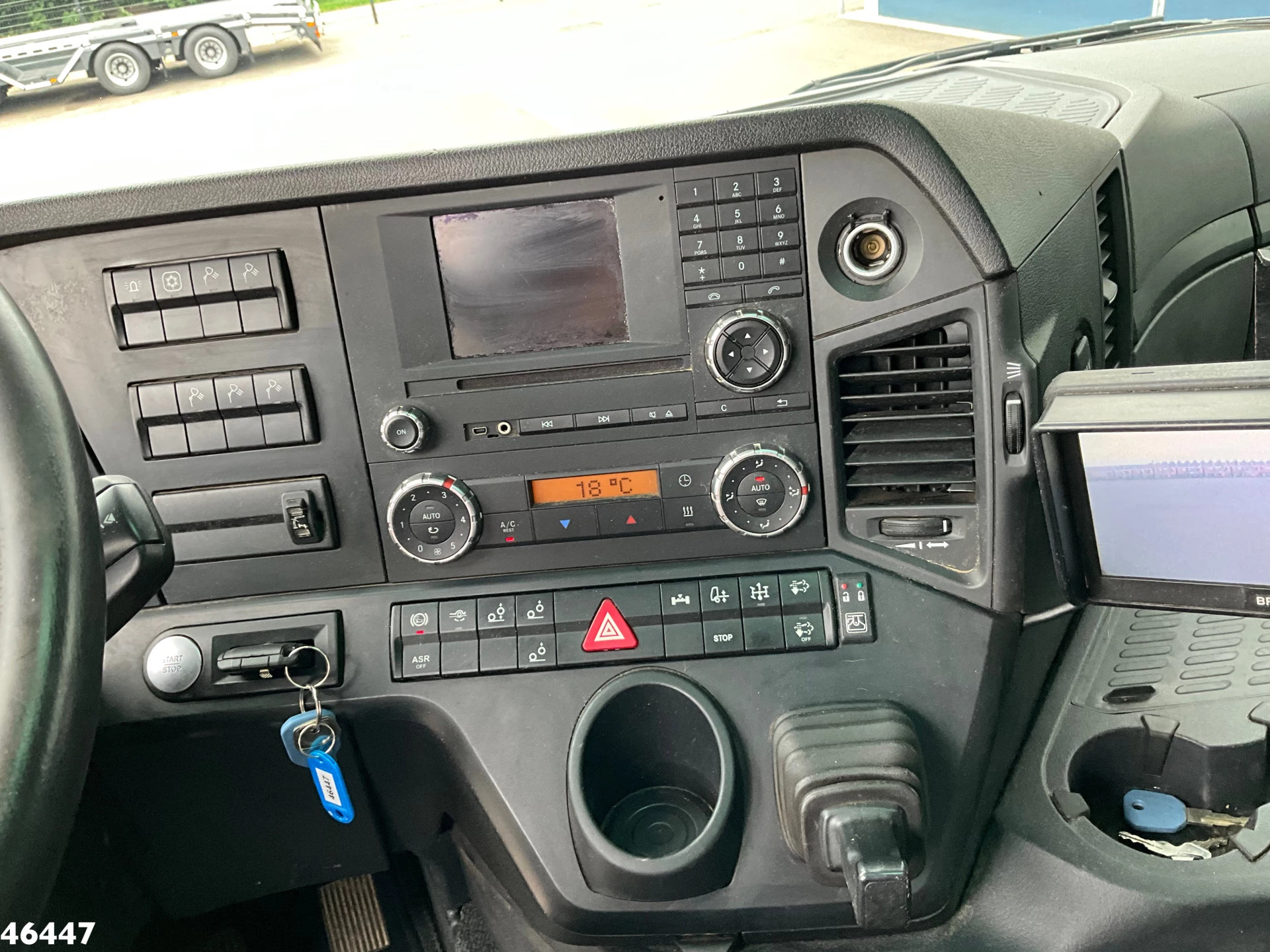 Mercedes-Benz Arocs 3251 8x4 Euro 6 HIab 28 Tonmeter laadkraan 2016 obrázek 14