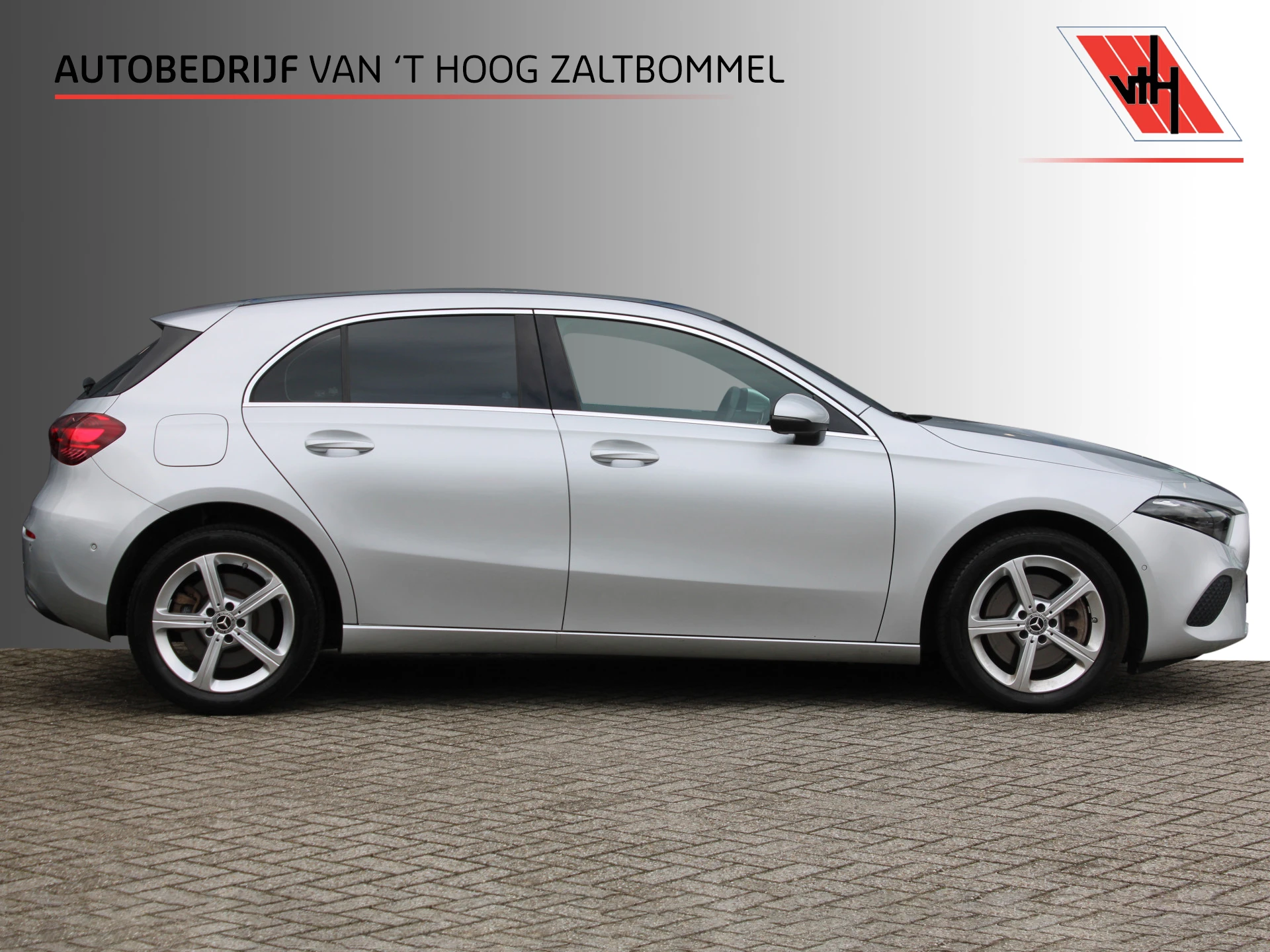 Mercedes-Benz A-Klasse 2023 - 250e AUT8 Luxury Line DISTRONIC <<FACELIFT>> afbeelding 1