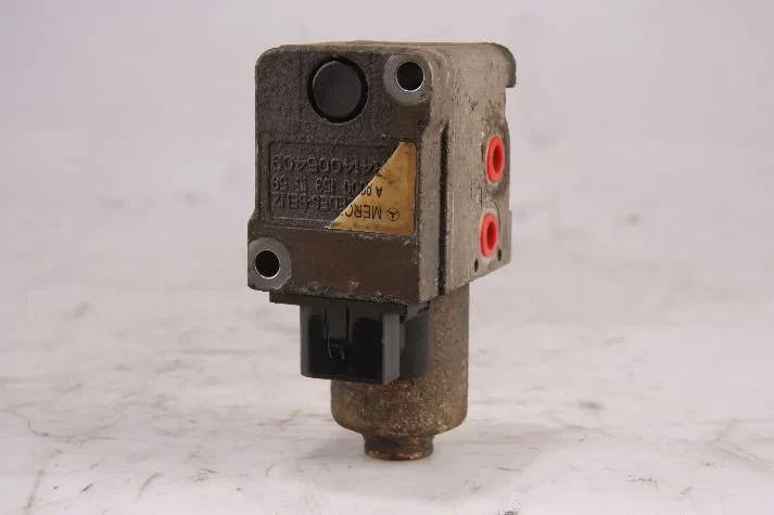 Mercedes-Benz - Compressed Air System Drukregelklep MB MP4 image 1