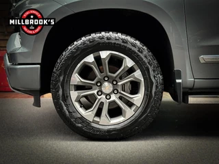 Chevrolet Silverado 2024 - USA High Country 6.2 V8 420 PK bild 16