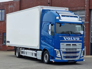 Volvo FH 13.460 Globetrotter XL 4x2 - Box with side doors - Manual gearbox - Full air