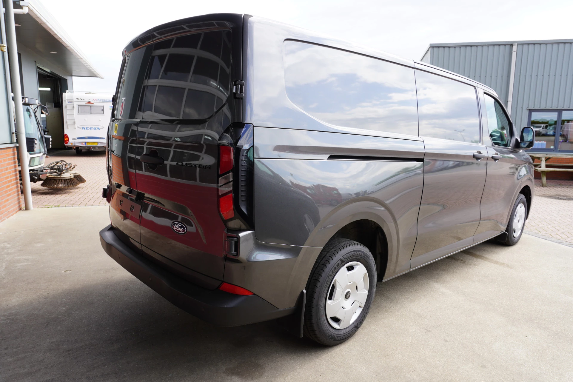 Ford Transit Custom 2024 - 320L 2.0 TDCI 136PK L2H1 Trend image 4
