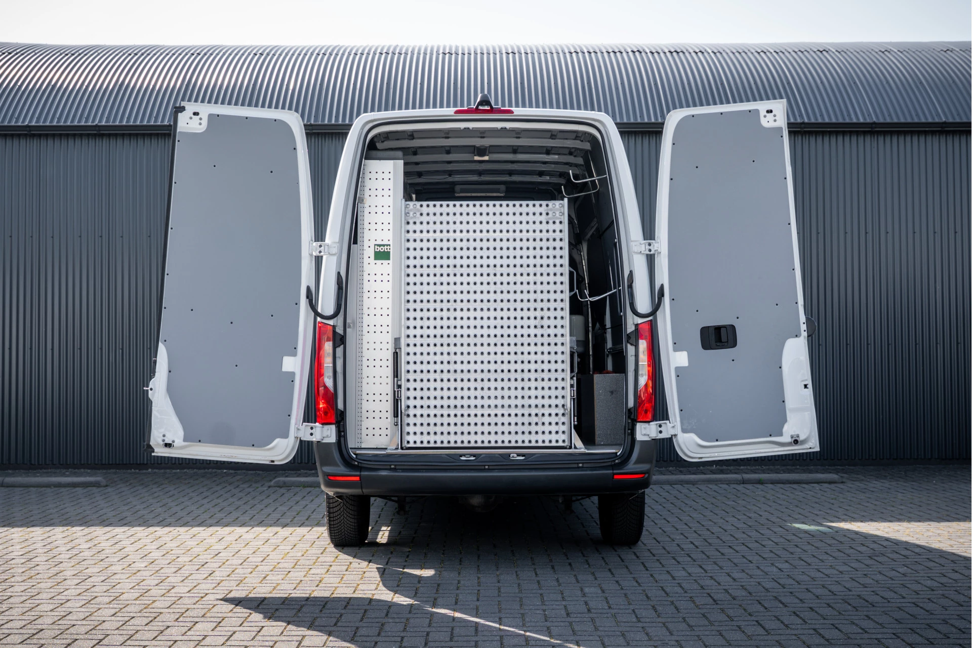 Mercedes-Benz Sprinter 2020 - 311 CDI RWD L2H2 | Volledig Ingericht | Mbux | Camera | Carplay | Climatronic Bild 9
