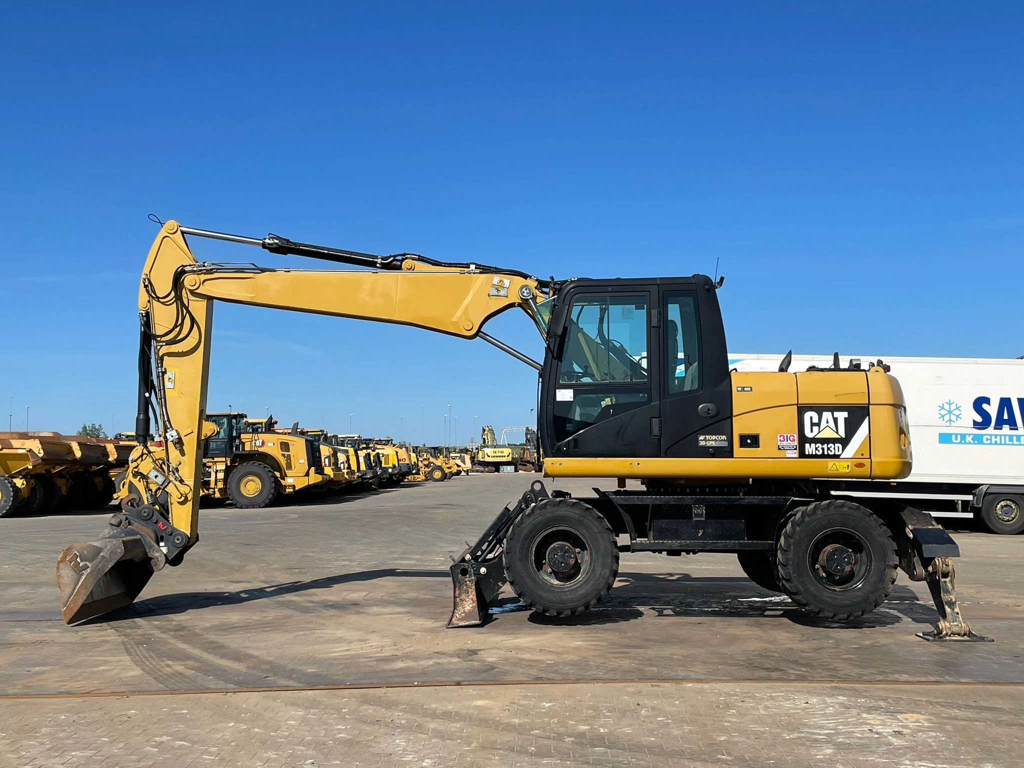 Caterpillar M313D VA - Outriggers + Blade 2012 Bild 1
