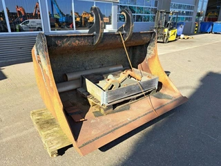 Pladdet N/A 2013 - Bucket SG840NX2100, Quickcoupler SMP100 obrazek 2