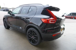 Volvo XC40 2023 - 1.5 T4 Recharge Dark Plus Hybride 20"Licht metalen velgen bild 6