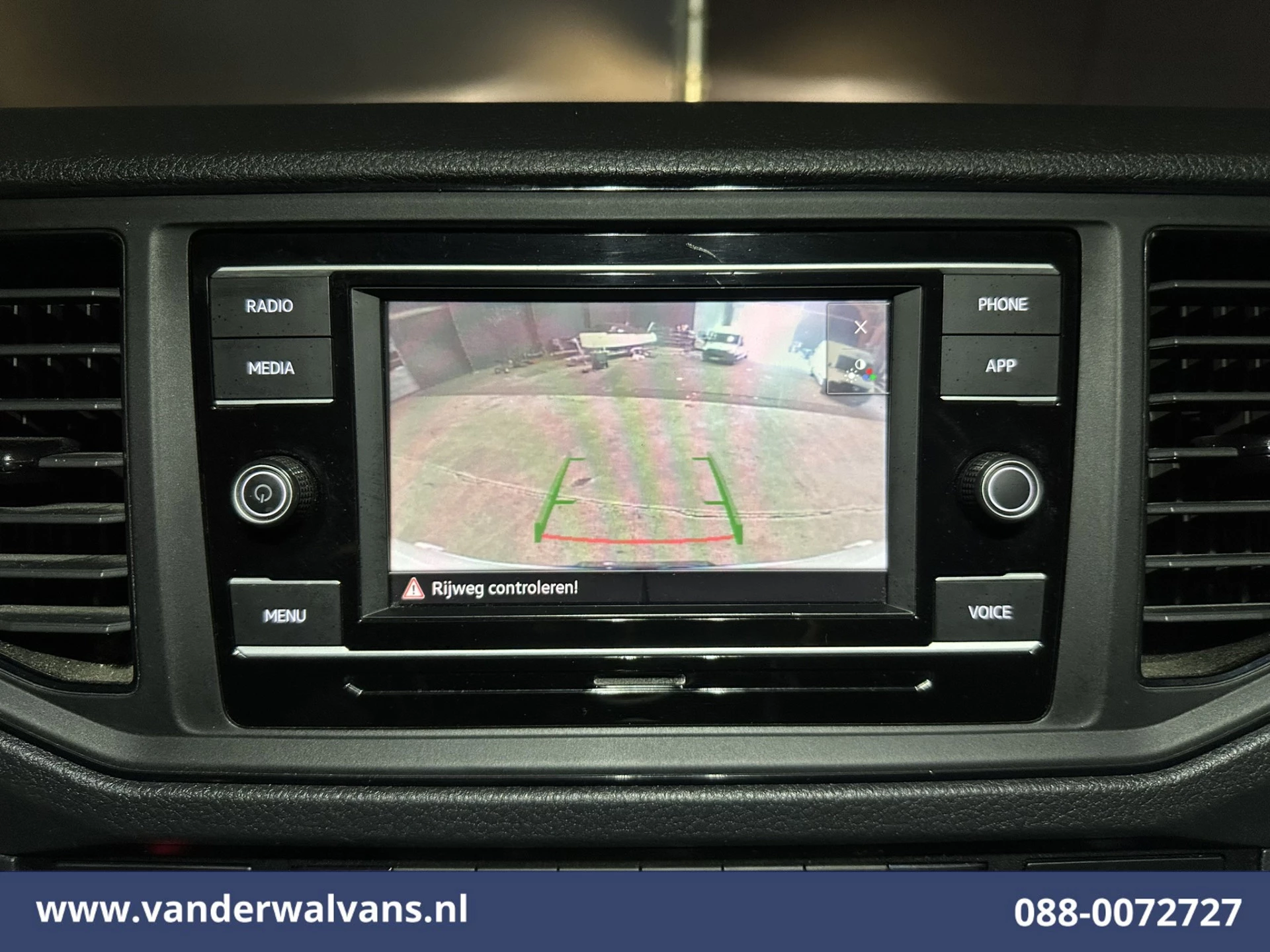 Volkswagen Crafter 2021 - 2.0 TDI 141pk L3H3 L2H2 Euro6 Airco | Camera | Apple Carplay | Android Auto | Cruisecontrol | Massagestoel image 2