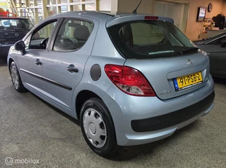 Peugeot 207 2011 - 1.4 XR Premium + obrazek 3