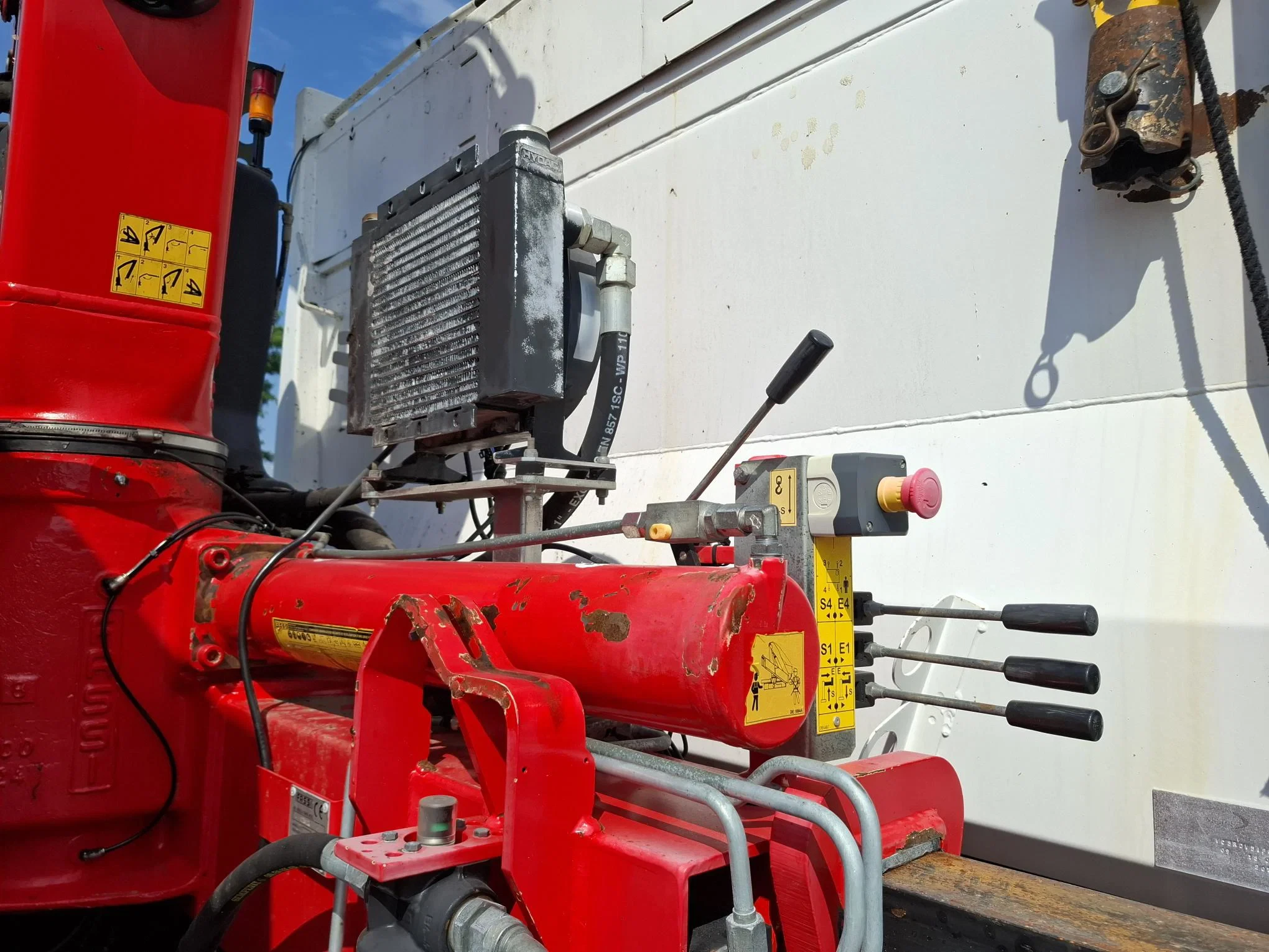 Scania P - NGS XT P410 / 6X4 / RETARDER / ONLY:192584 KM / BIG AXLE / FASSI F215A / REMOTE / ROTATOR / 2SIDE TIPPER / FULL-STEEL / DRUM BRAKES / TUV:01-03-2027 / EURO-6 / 2018 afbeelding 38