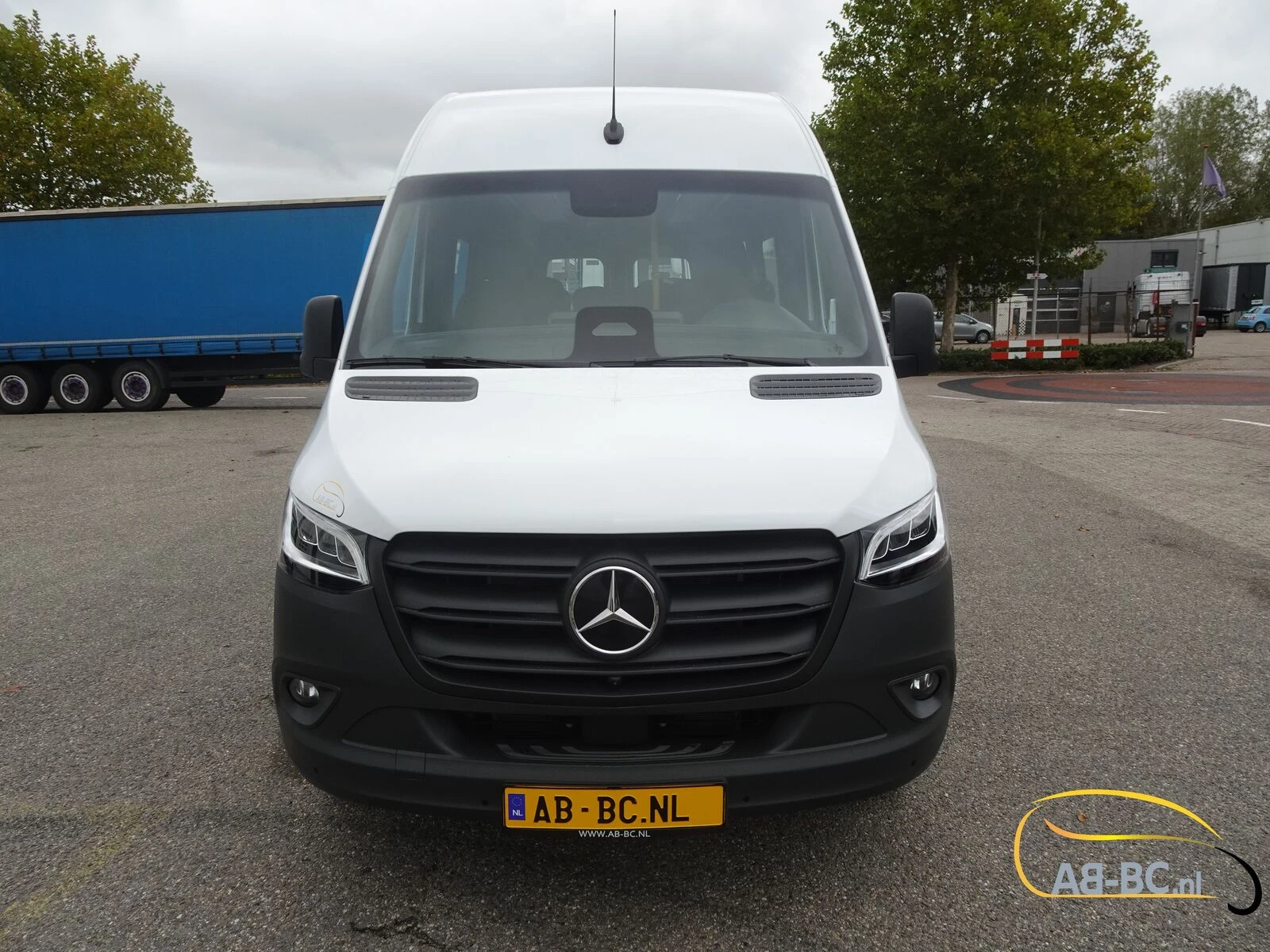 Mercedes-Benz eSprinter - 17 Seats Electric Range: 465 km Bild 13