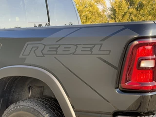 Dodge Ram 1500 2024 - 3.0 420 PK REBEL PREMIUM / LUCHTVERING / 2025 MODEL / INCL PRINS LPG! / PANO / 360 CAMERA / TREKHAAK / 3500 KG AHG / NIGHT EDITION image 31