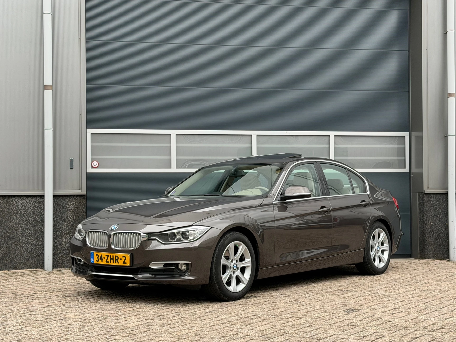 BMW 3 Serie 2012 - 320i EfficientDynamics Edition Upgrade Edition bj.2012 Navi|Leder|Open dak|Nap. afbeelding 1