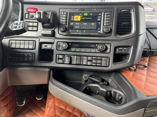 Scania R 2018 - R580 V8 NGS / 6x2 Boogie Lift / Retarder / Full Air / Leather Interior obrazek 15