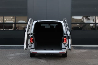 Volkswagen Transporter 2021 - 2.0 TDI L2H1 28 Bulli 150pk - 20 Inch - Camera - Trekhaak - Leder - ACC - LED - Rijklaar immagine 8
