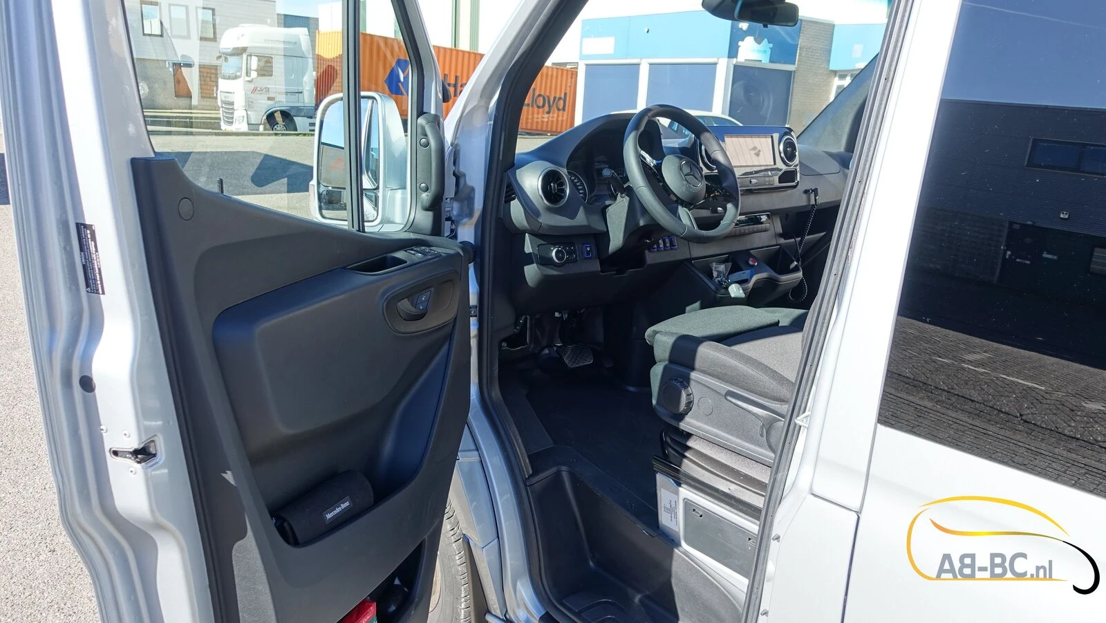 Mercedes-Benz Sprinter 2026 - NEW 519 CDI - 24 Seats EURO 6 zdjęcie 40