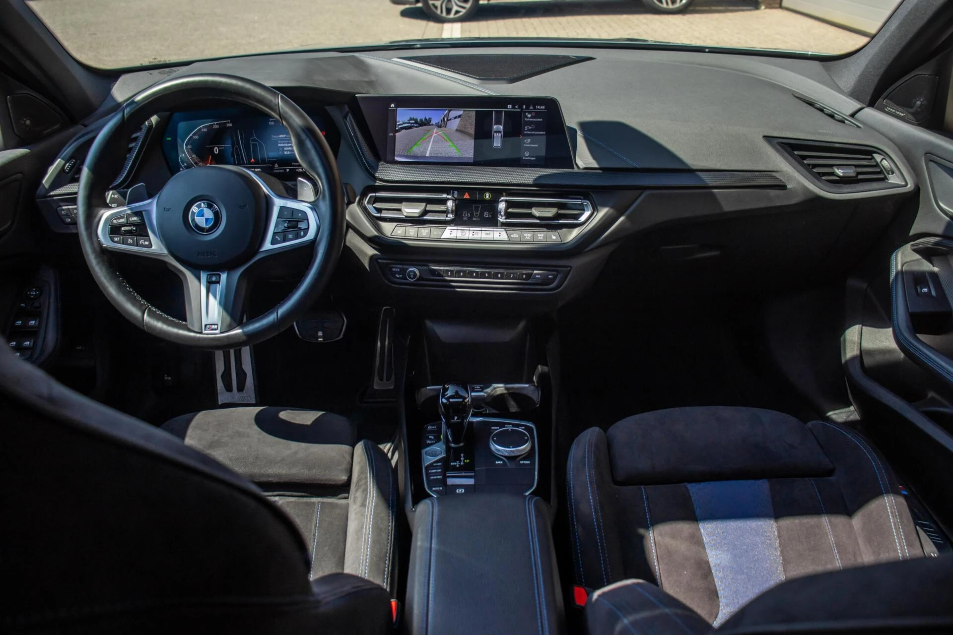 BMW 1 Serie 2023 - 120i M-Sport, NAP, 1ste eig. Dealeronderhouden afbeelding 14