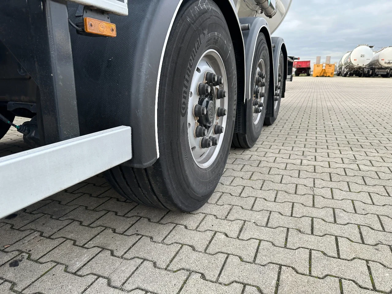 FLUID - LPG GAS TANKTRAILER / 50.100L / P28BH / Propane / Butan / ADR / DP: 02/31 image 22