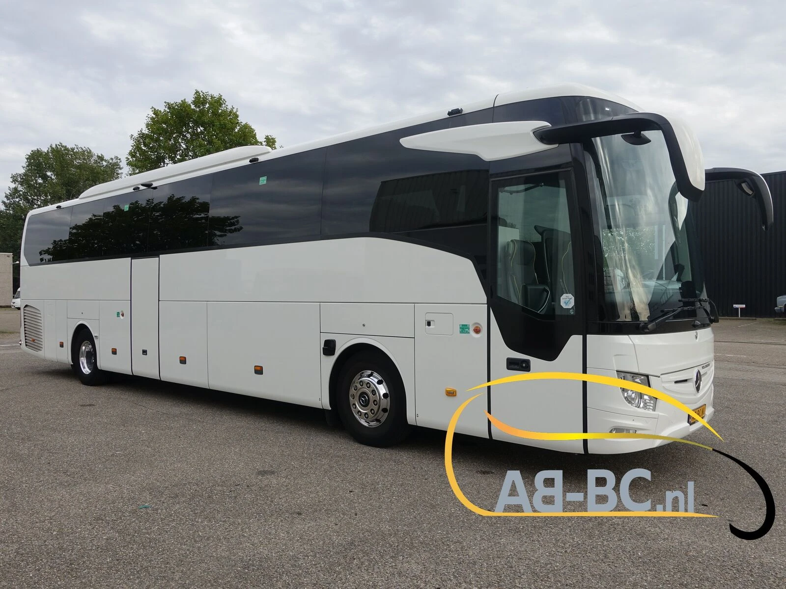 Mercedes-Benz Tourismo RHD 55 Seats EURO 6, more sim. ones available on stock! 2023 afbeelding 1