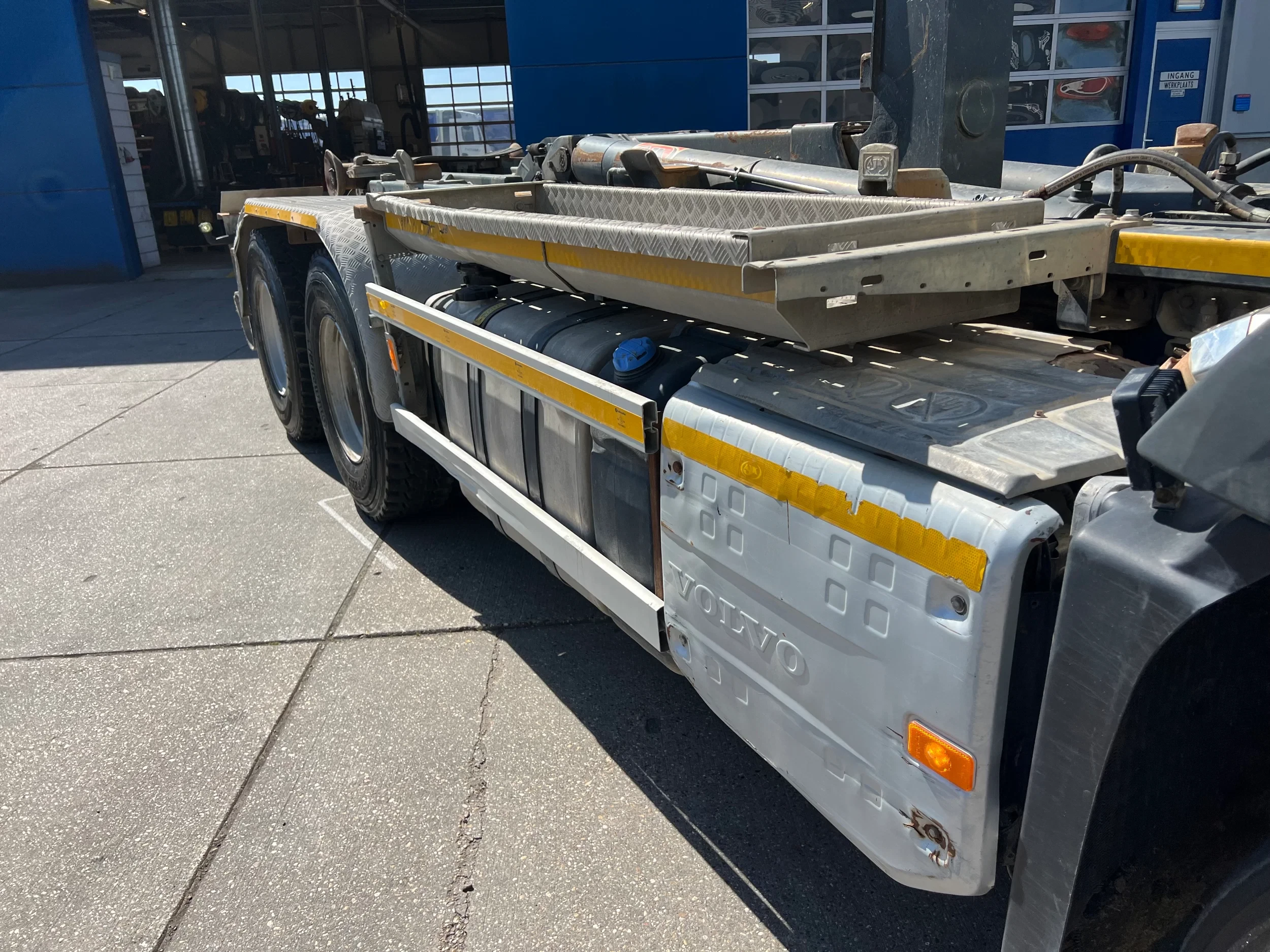 Volvo FMX 420 2020 - / 6x4 / Hookarm 20T / Steel Spring obrázek 7