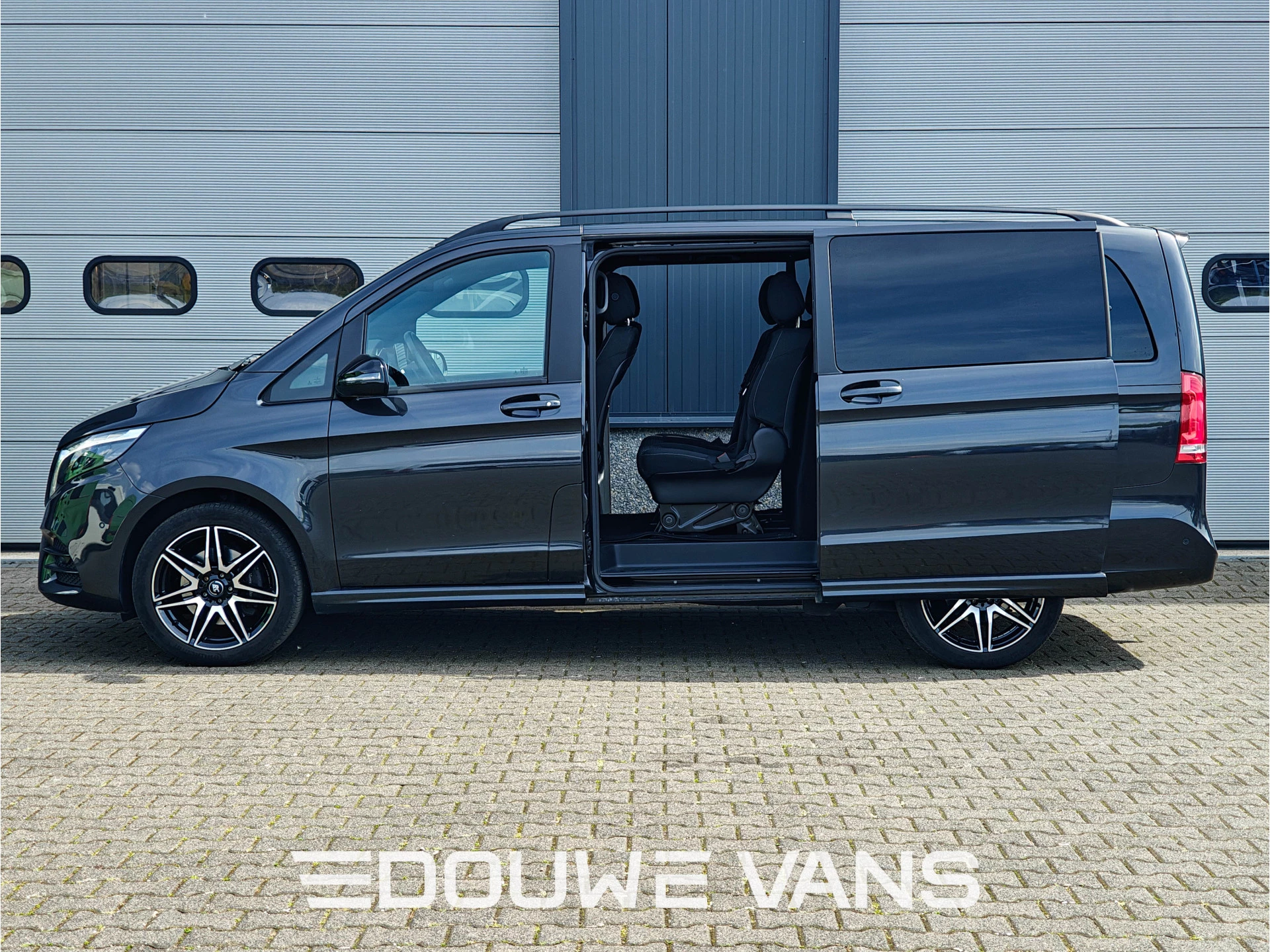 Mercedes-Benz V-Class 2023 - V300 L2 4MATIC AMG LED Lang DAB 239PK Night Pakket Bild 5
