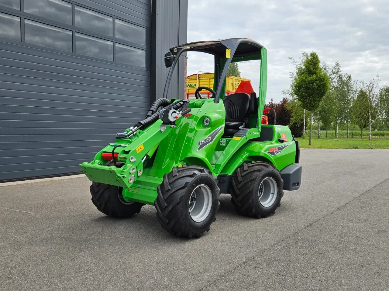 Avant 2024 - 635i Rental mini-shovel afbeelding 7