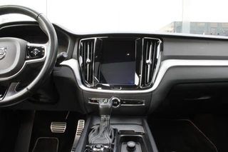 Volvo V60 2020 - 2.0 T5 R-DESIGN / Panorama dak / 250 PK immagine 21