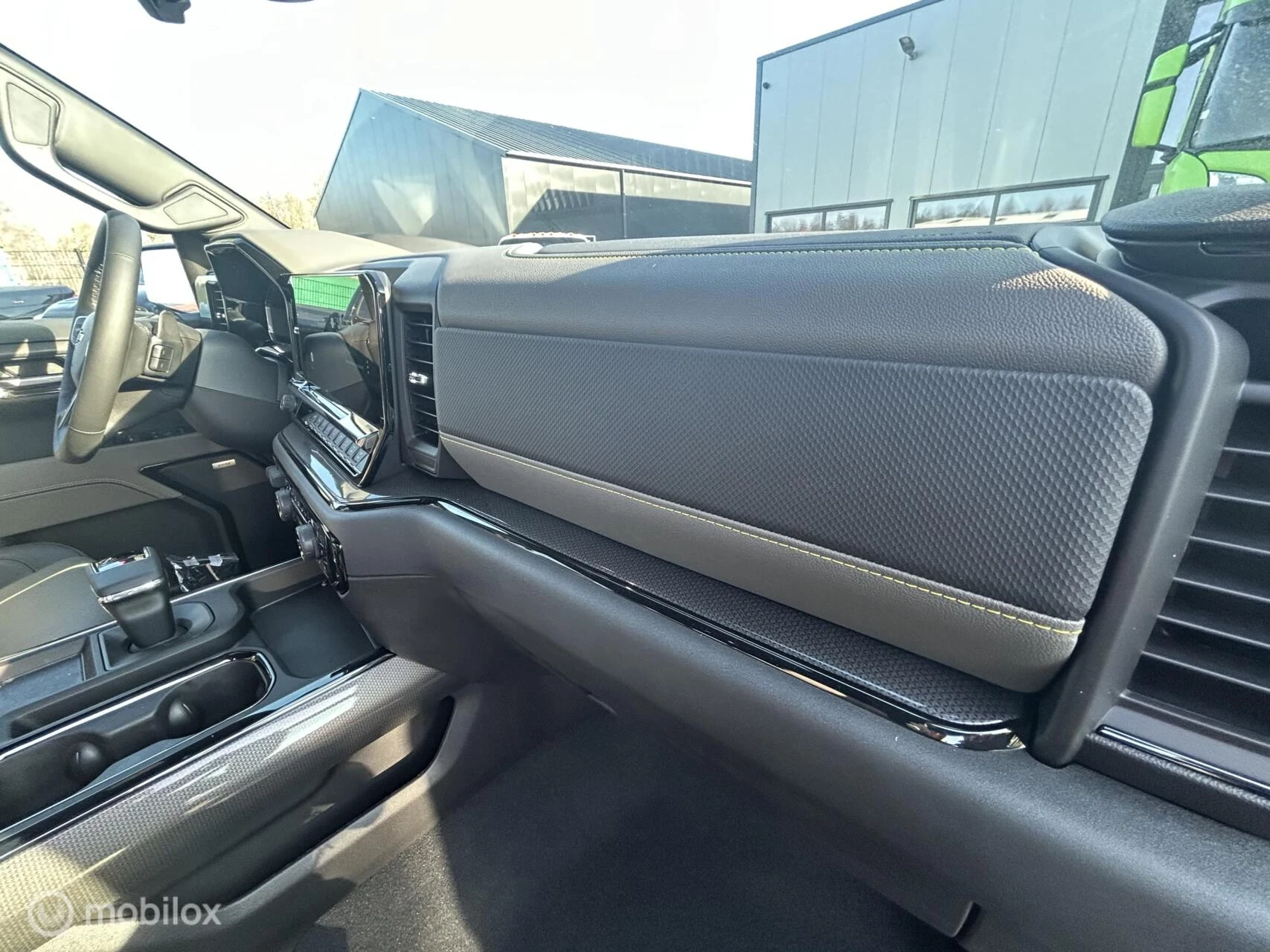 Chevrolet Silverado 2024 - USA ZR2 6.2 V8 image 28