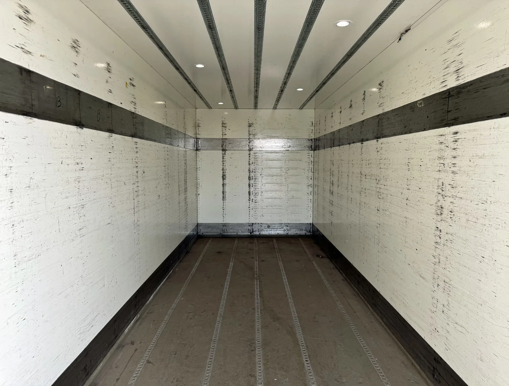 Volvo FH 2018 - 13.500 I-PARK COOL FULL AIR HEIWO ISOLATED BOX + BOX HEATER TAIL LIFT TOP CONDITION HOLLAND-TRUCK изображение 18