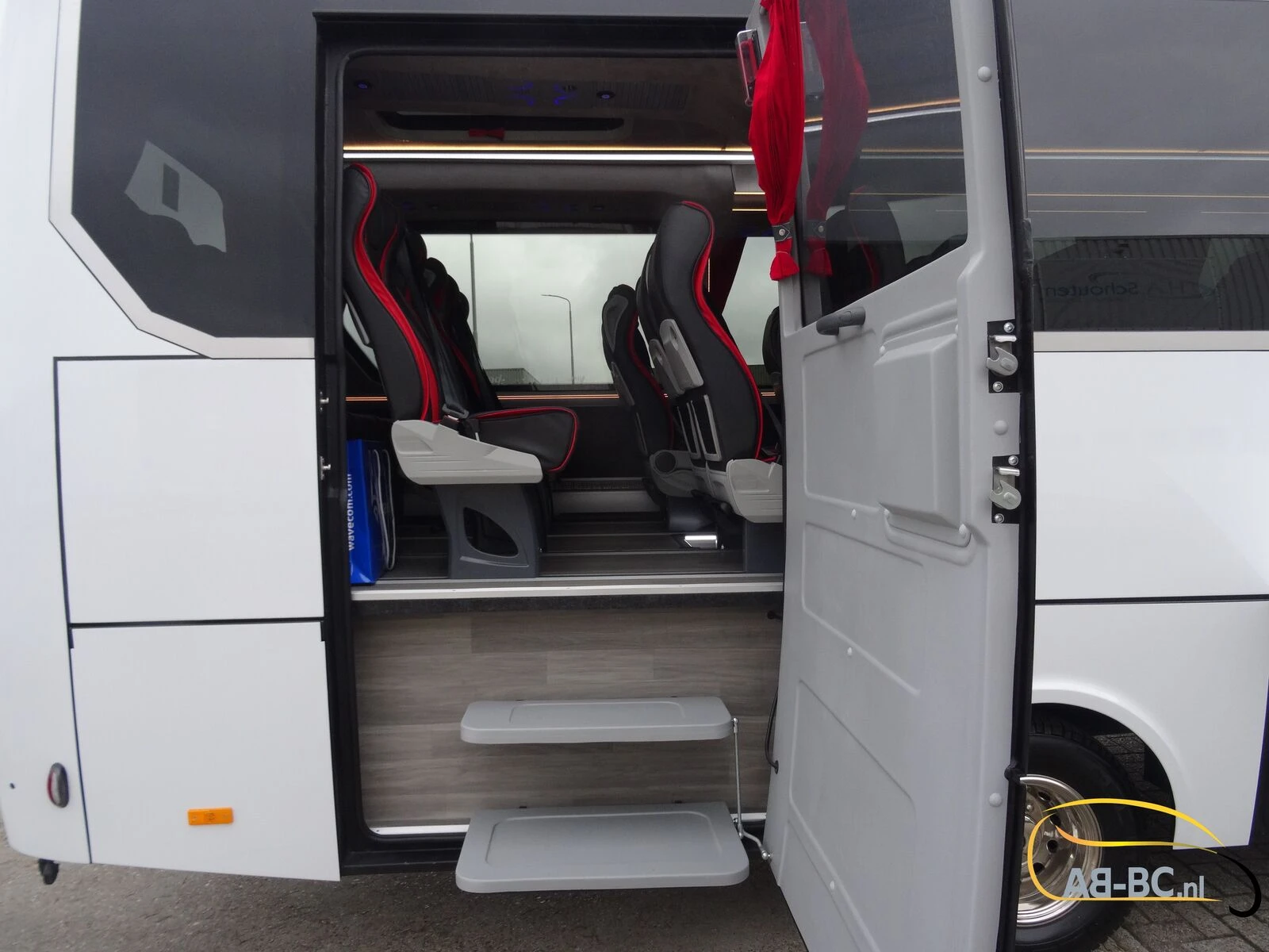 Iveco Aveuro Tourna 35 Seats EURO 6 2 Units Available afbeelding 38