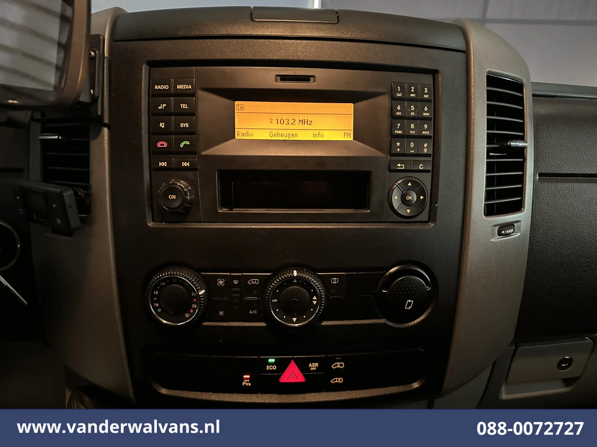 Mercedes-Benz Sprinter 2017 - 316 CDI 163pk L2H2 Euro6 Airco | Navigatie | 2800kg Trekhaak | Cruisecontrol image 13