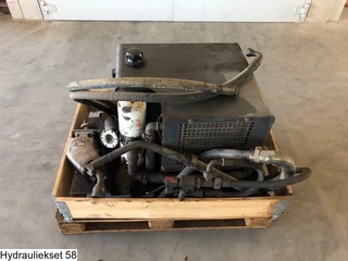 Universeel N/A - Pump, tank and hydraulic hoses bild 3