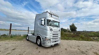 Scania S 2022 - 590S V8 NGS Highline 4x2 | Full air | Park cool | G33 Retarder | 2x tank | Leather | Navi image 3 thumbnail