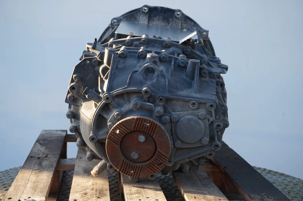 ZF 2015 - 12AS2330DD TGX zdjęcie 4