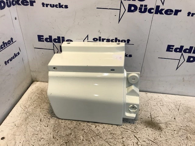 DAF - 1835961 FRONT WHEEL MUDGUARD RH afbeelding 1