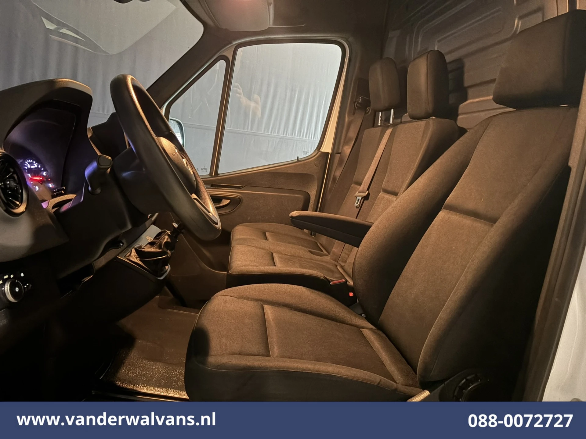 Mercedes-Benz Sprinter 2021 - 317 CDI 170pk L3H2 Euro6 Airco | 2800kg Trekhaak | Bijrijdersbank afbeelding 11