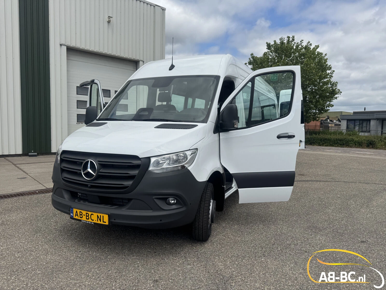 Mercedes-Benz Sprinter 2026 - Transfer 45, 23 Seats, Euro 6 image 10