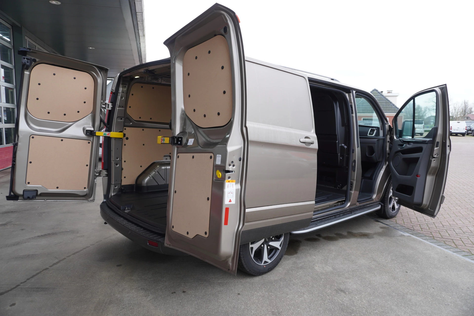 Ford Transit Custom 2023 - 300S 2.0 TDCI 130PK L1H1 Limited Active edition obrázek 5