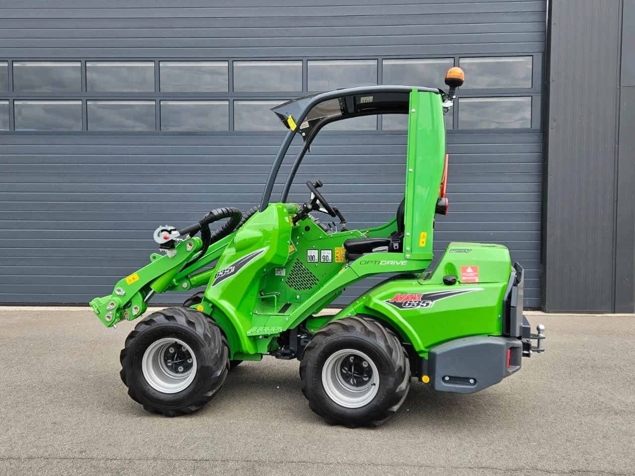 Avant 2024 - 635i Rental mini-shovel afbeelding 6